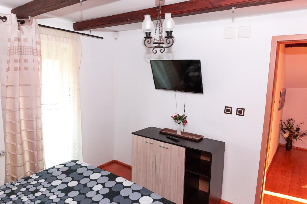 Hotel Casa Ursului à Bujoreni Extérieur photo
